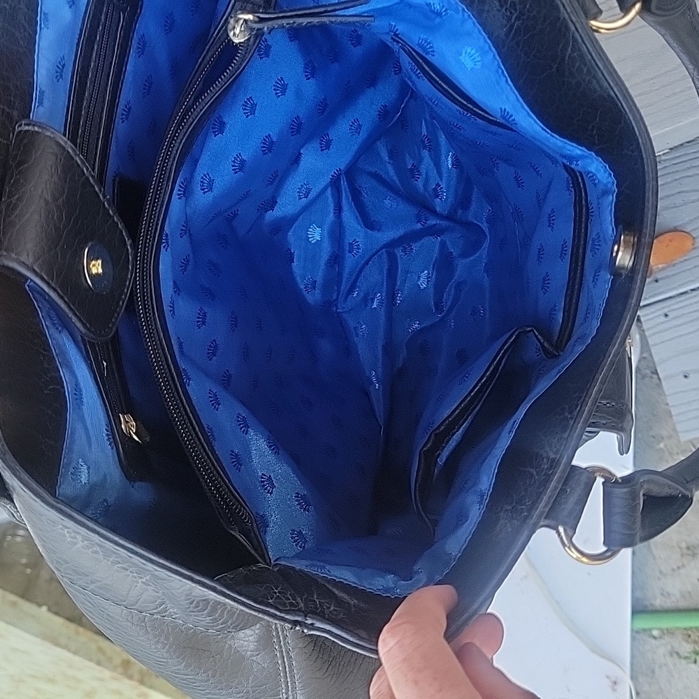 Juicy Couture Elegant Black Pebble Texture Leather, Blue Inside Shoulder Bag. - Picture 5 of 12